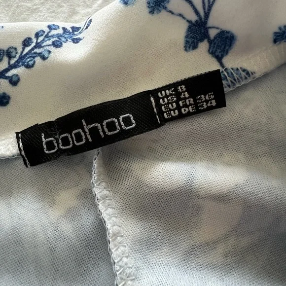 BooHoo Flower Blue & White 2 Piece Suit NWOT - Picture 6 of 8